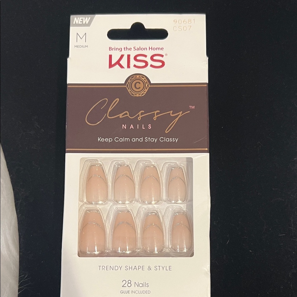 KISS Classy Nude Nails Set